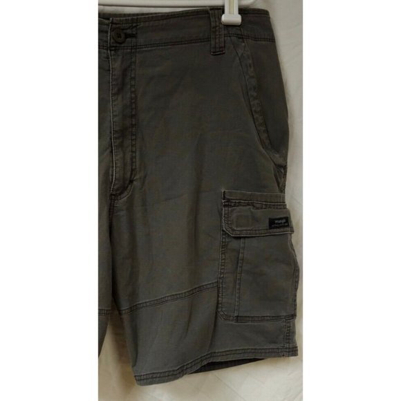 WRANGLER Mens 40 Green Relaxed Fit Stretch Hike Fish Cargo Shorts 10" Inseam - Picture 3 of 12